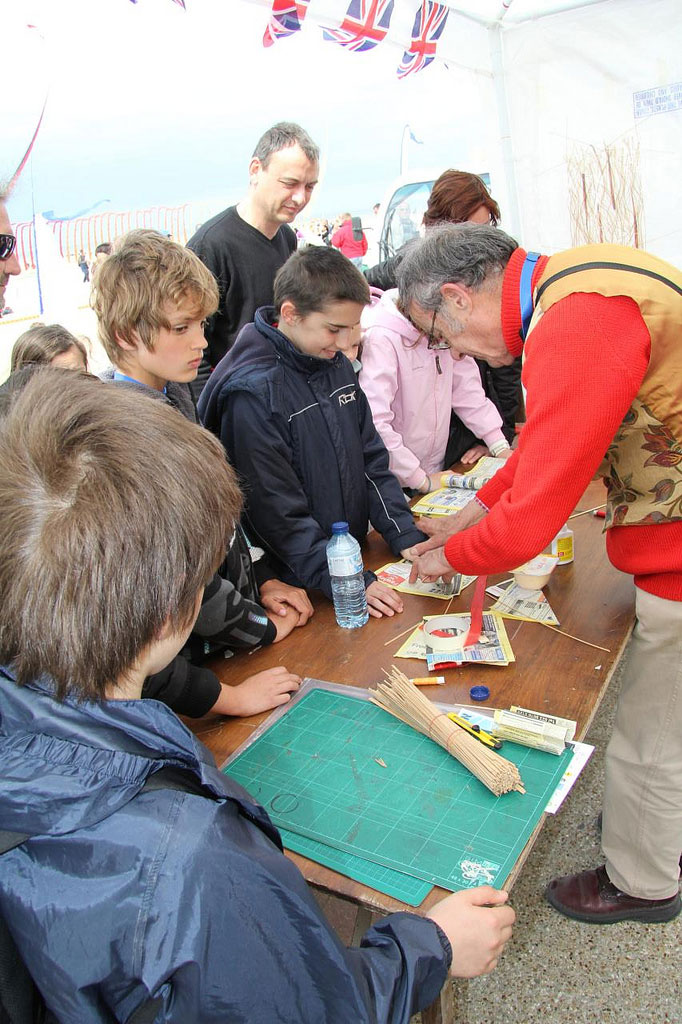 24 - L'atelier de Professeur JB 24 - L'atelier de Professeur JB